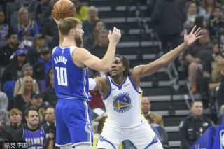 在篮板保护 在篮板保护